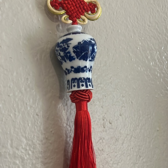 Red tasseled ornament with blue china vase bead - Picture 3 of 4